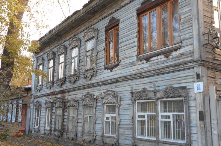 Деревянные дома в Барнауле переносят, чтобы освободить землю под новую застройку