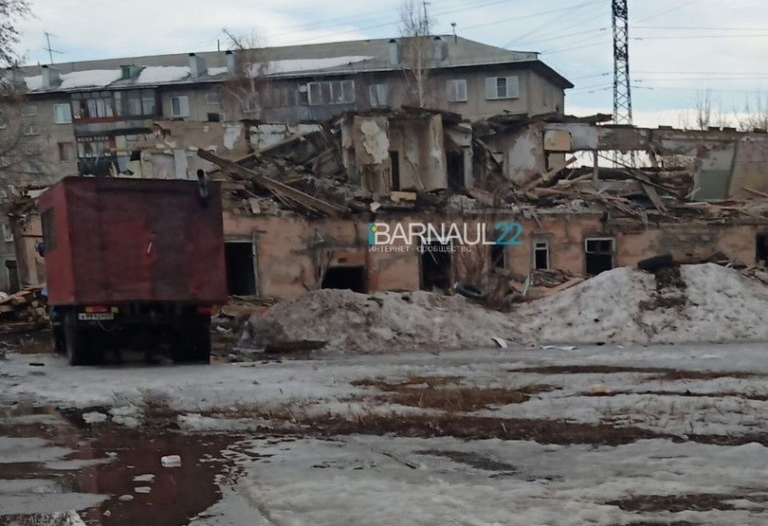 Барнаульцы живут в кошмаре из-за медленного сноса соседних домов