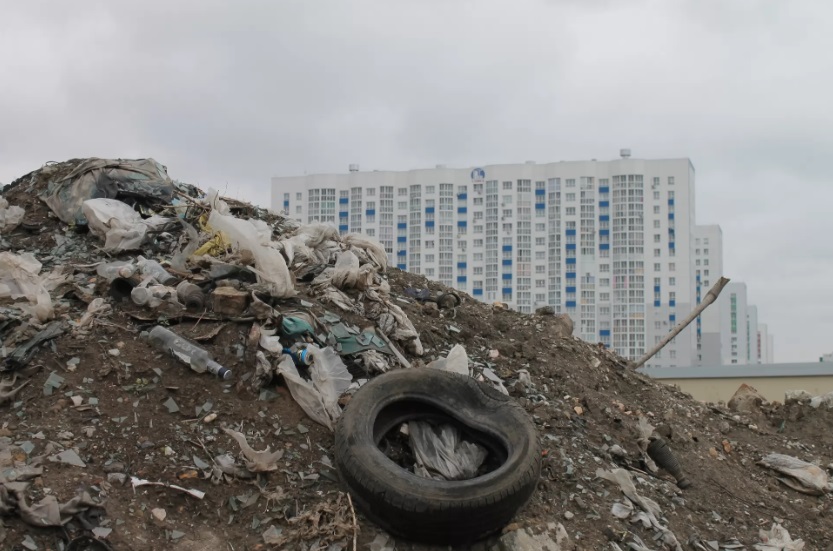Горы строительного мусора обнаружили в новых барнаульских ЖК