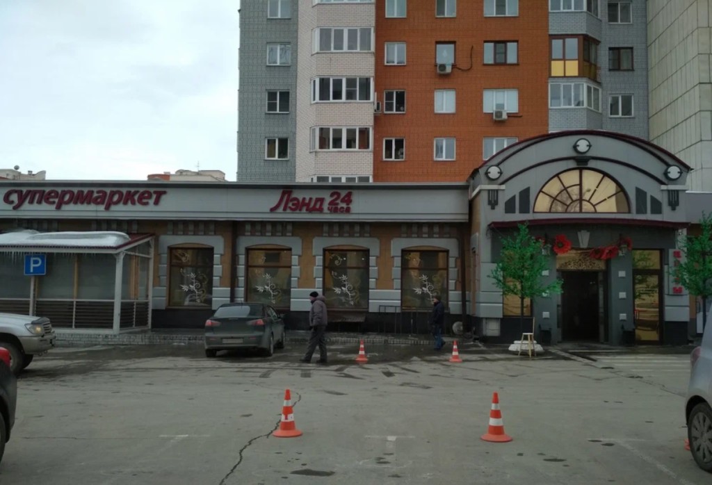 Мэрия Барнаула требует от собственника торгового центра заложить окна