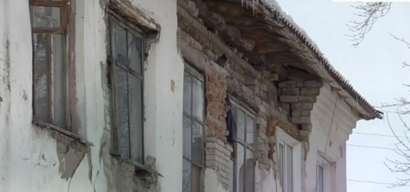 Жильцы аварийного дома в Барнауле отказались от расселения