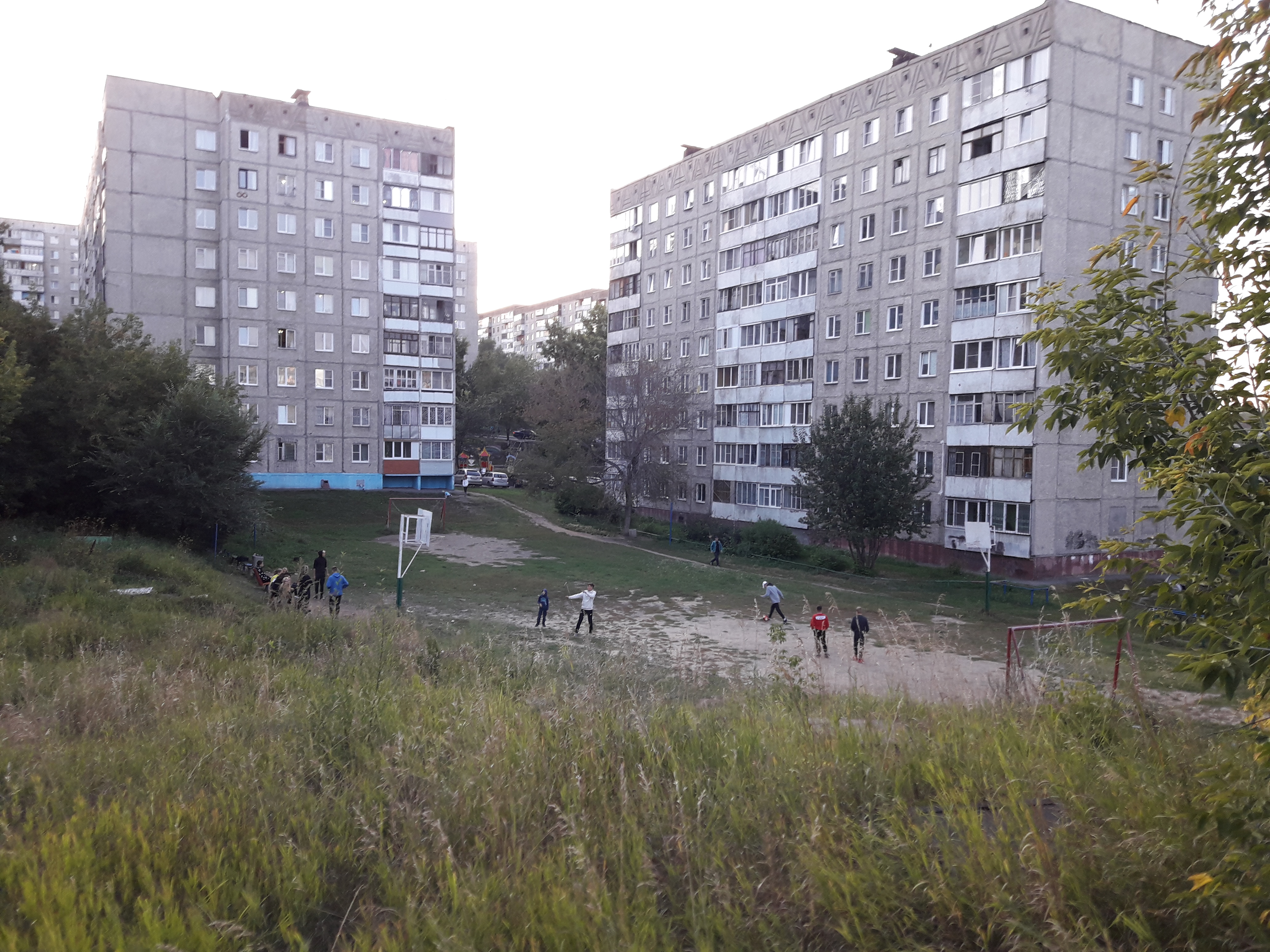 На детской площадке в Барнауле построят высотку: жильцы пошли по инстанциям