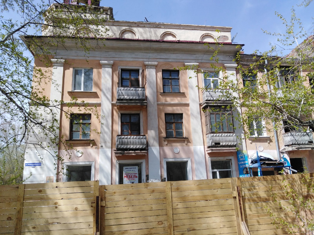 В Рубцовске сносят дом со шпилем, который являлся символом города