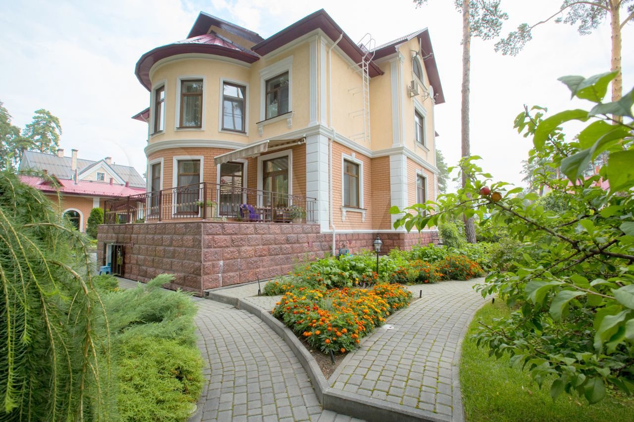Самый дорогой коттедж в Барнауле продают за 95 млн рублей