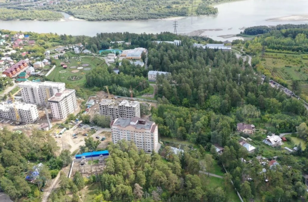 Застройщик снова добивается согласования высоток в лесу у телевышки в Барнауле