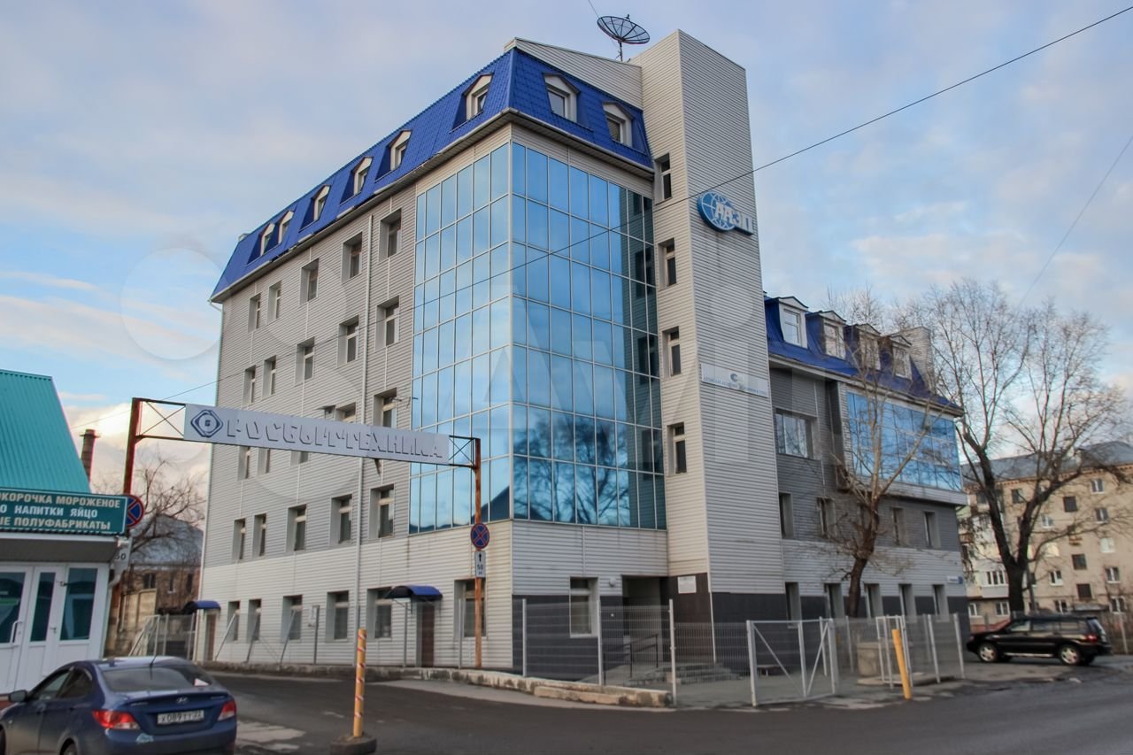 Собственник продает купленное на торгах здание вуза-банкрота в Барнауле