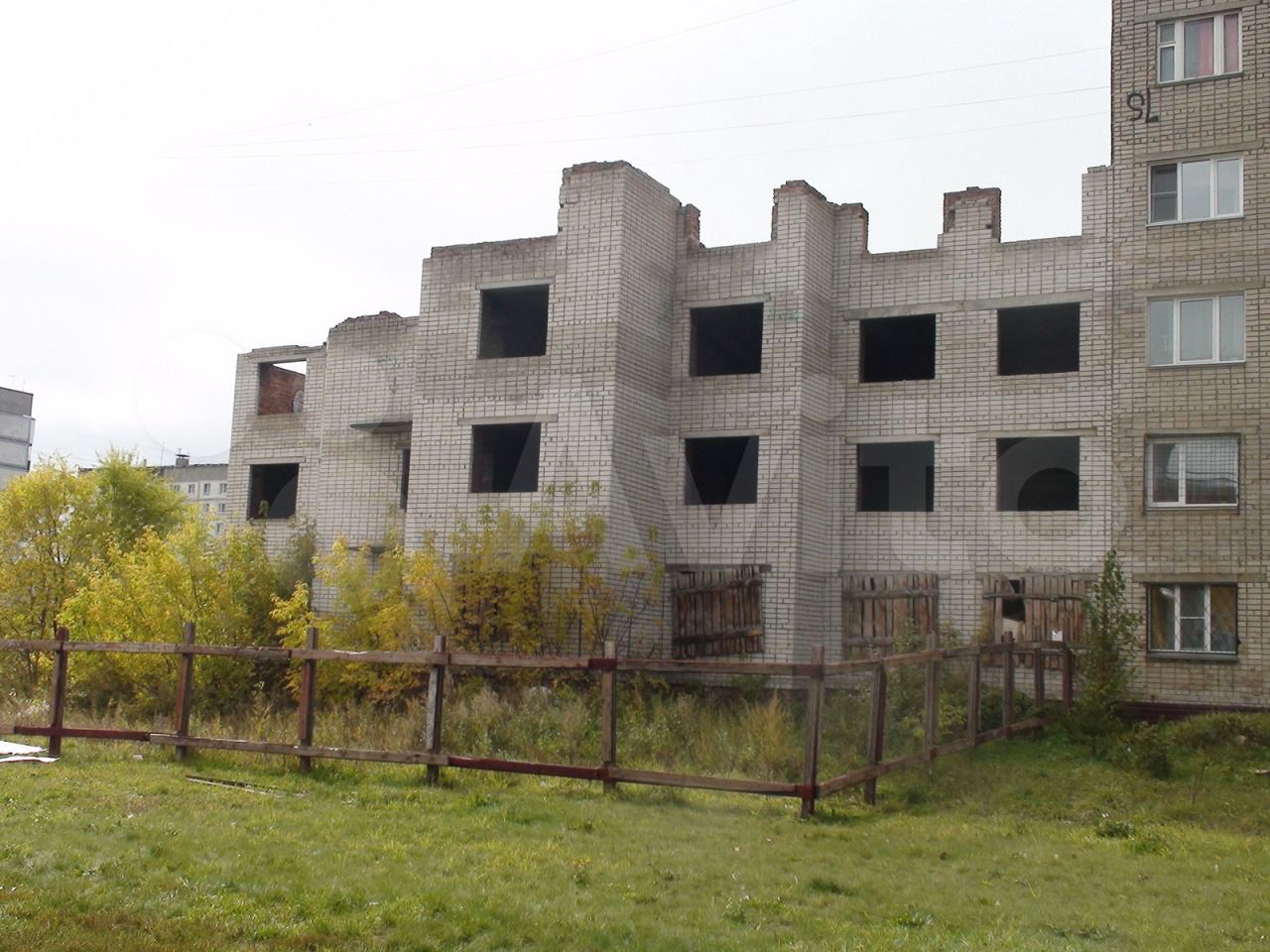 Недостроенный многоквартирный дом продают в Бийске