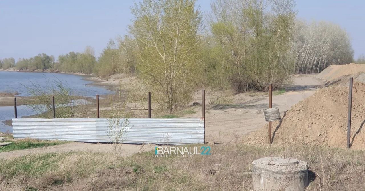 Барнаульский застройщик самовольно возводит ритейл-парк на берегу Оби