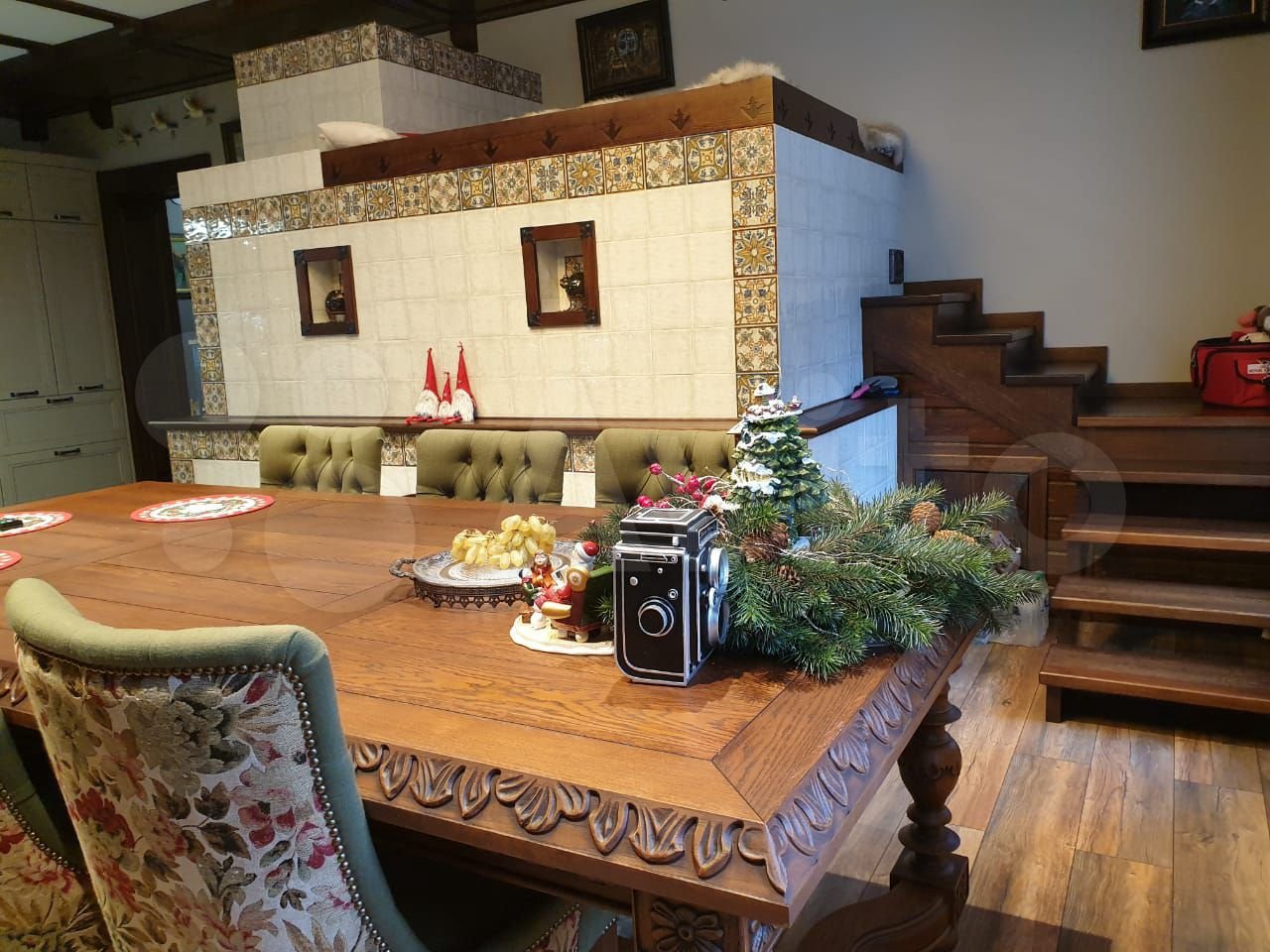 Роскошный коттедж-замок с лежанкой на печи продают в Барнауле